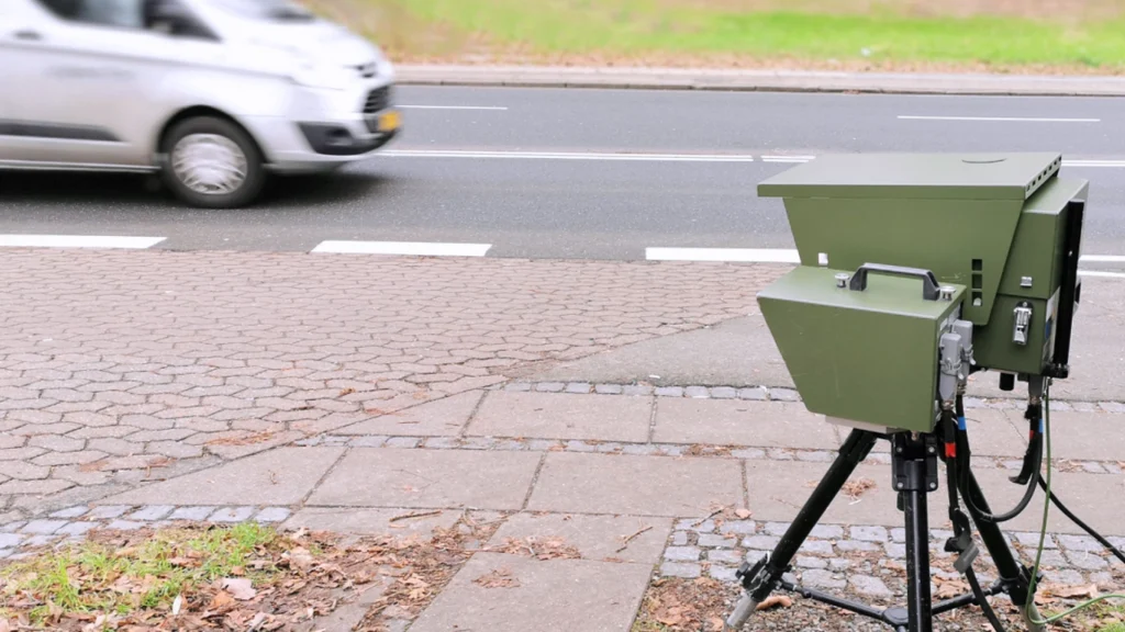 Ny fartkamera gør livet surt for bilister: Så langt væk kan det måle dig
