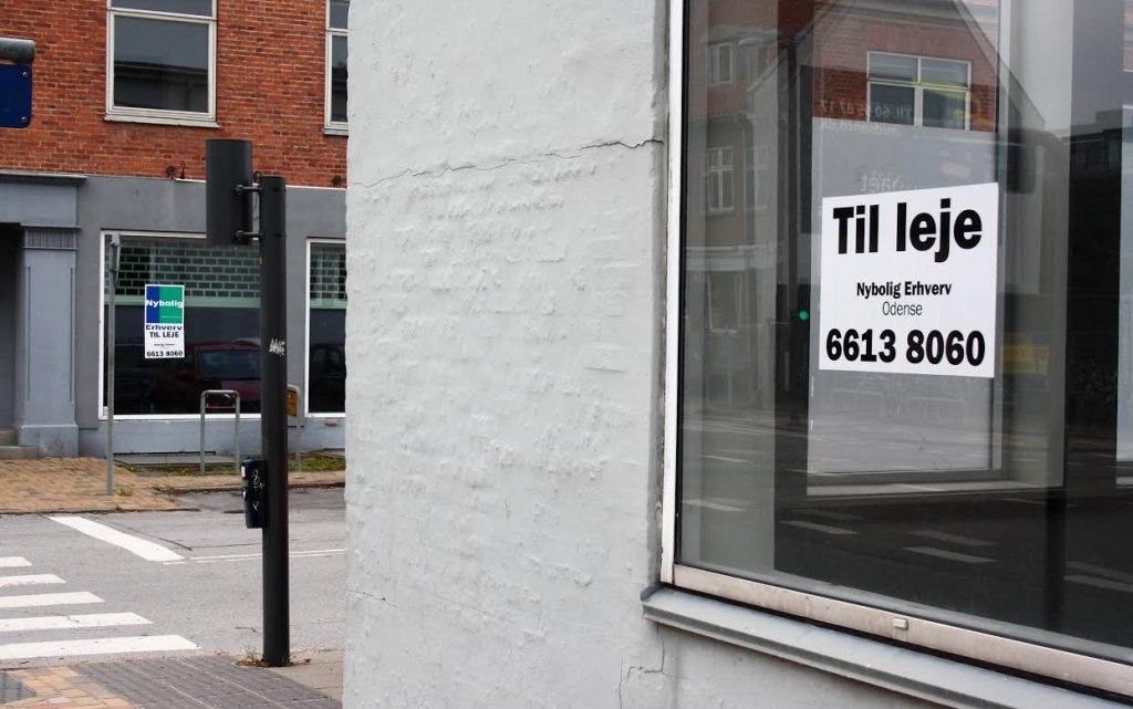 Odense har mange gabende tomme butiksvinduer
