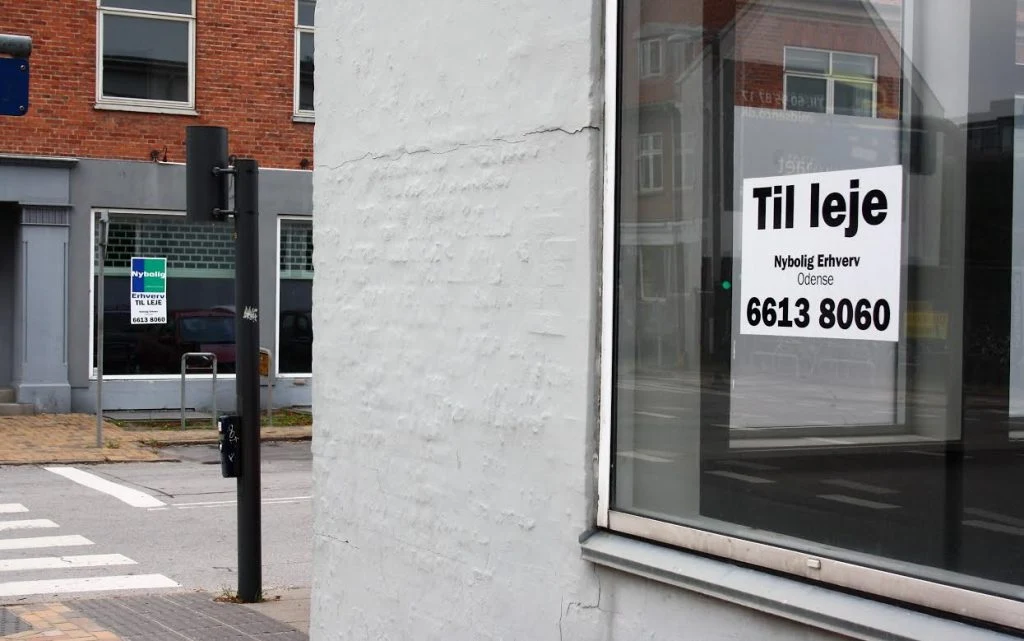 Odense har mange gabende tomme butiksvinduer