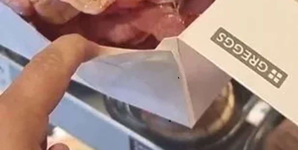 Han bestilte en baconsandwich: Alle ser måbende til, da tjener kommer med absurd servering