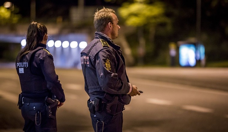 Bil kørte galt midt i stuen: Dansk par kom hjem til kaos