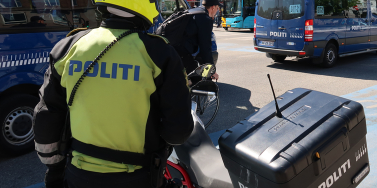 “Hold kæft”: 15-årige pige krænkes af to mænd ved busstoppested