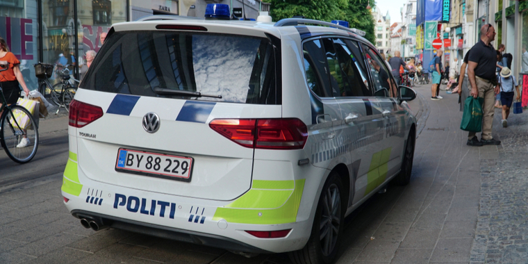 Pistoler, sværd og kasteøkser: “Våbensamler” glemte lige en vigtig detalje