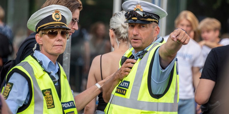 Spreder skræk: Pumpet fyr spærrer vej og tænder af