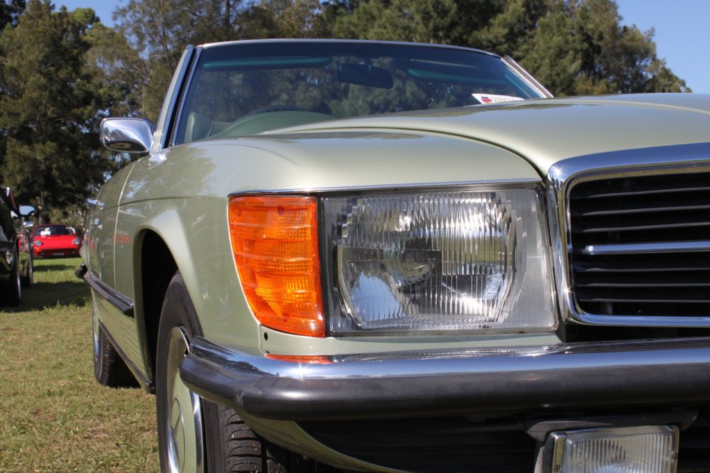 I 2007 købte to bilentusiaster 50 biler fra USA: 17 år senere åbner Benjamin porten til den forladte lade