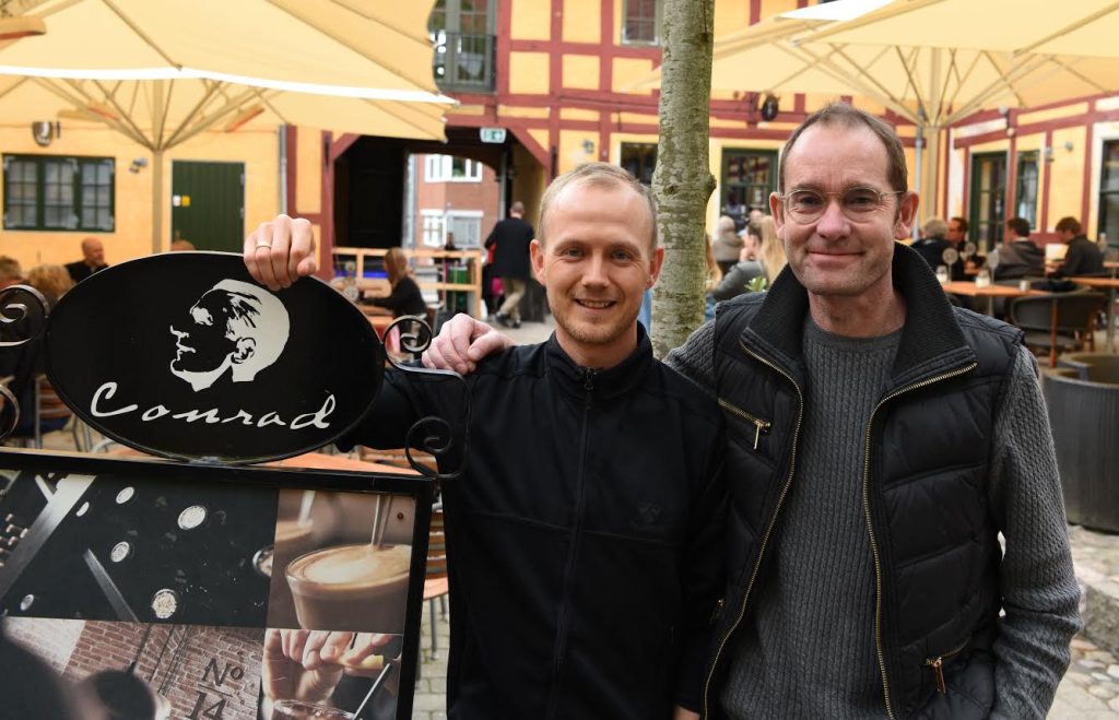Cocktails, musik og modeller på tagterassen – gratis lounge-arrangement rammer Vejle