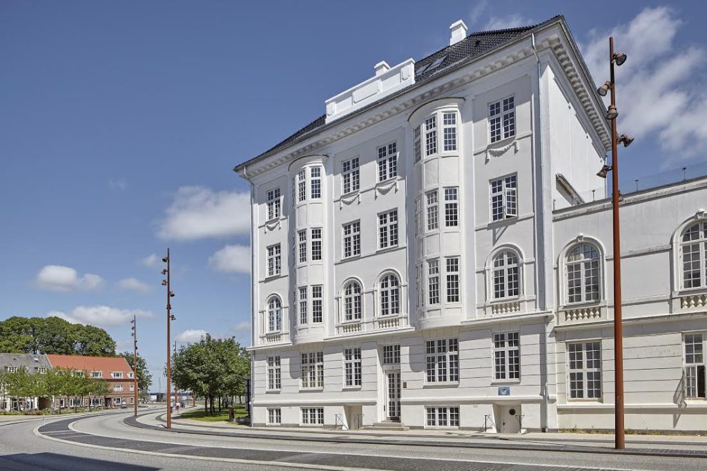 Historisk pragtpalæ på havnen totaltrenoveret i løbet af sommeren