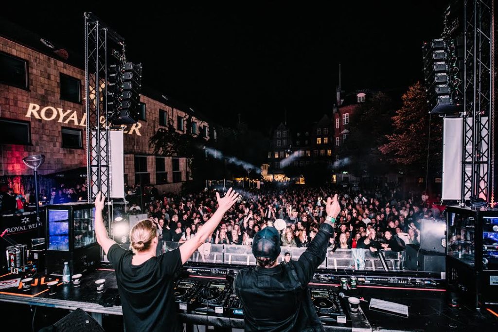 Gratis gadefest vælter Aalborg: Musik, gadelege og beer-pong