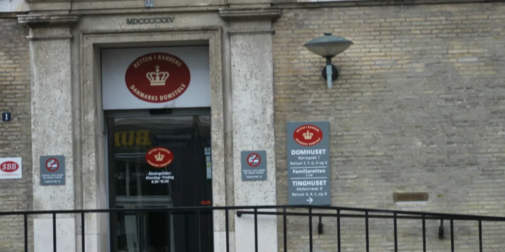 43-årig kvinde gik amok med hammer og hobbykniv: Tiltales for drabsforsøg