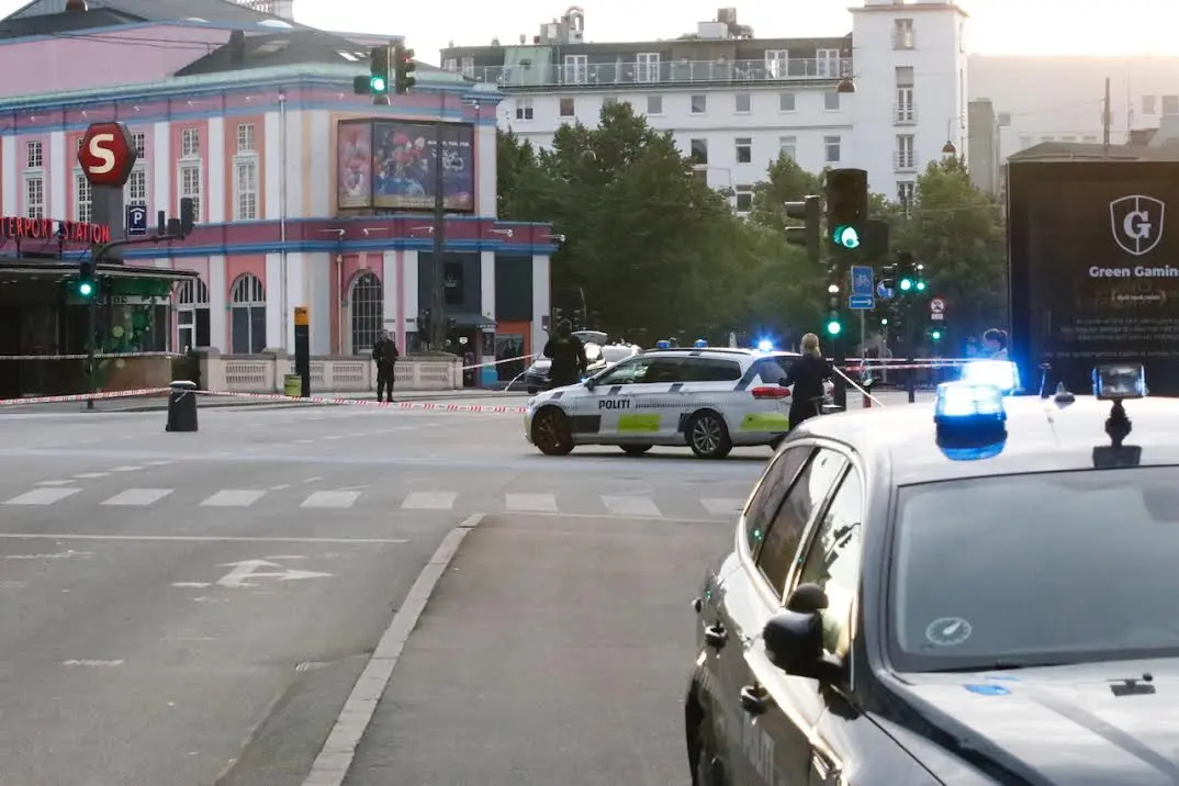 Dramatisk tirsdag morgen: Knivstikkeri på åben gade