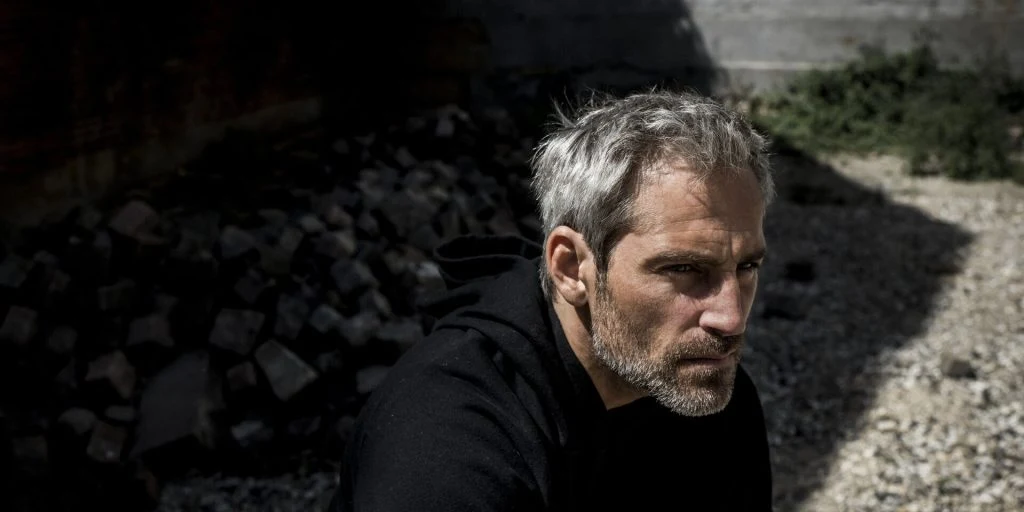 Nu taler Oliver Bjerrehus ud om aldersforskellen: “Min fortid kan meget vel være en stopklods”