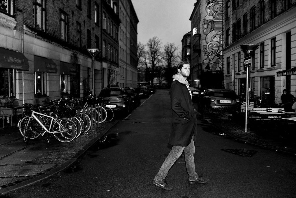 TV 2 stopper samarbejdet med omstridt journalist: Blev kaldt for landsforræder