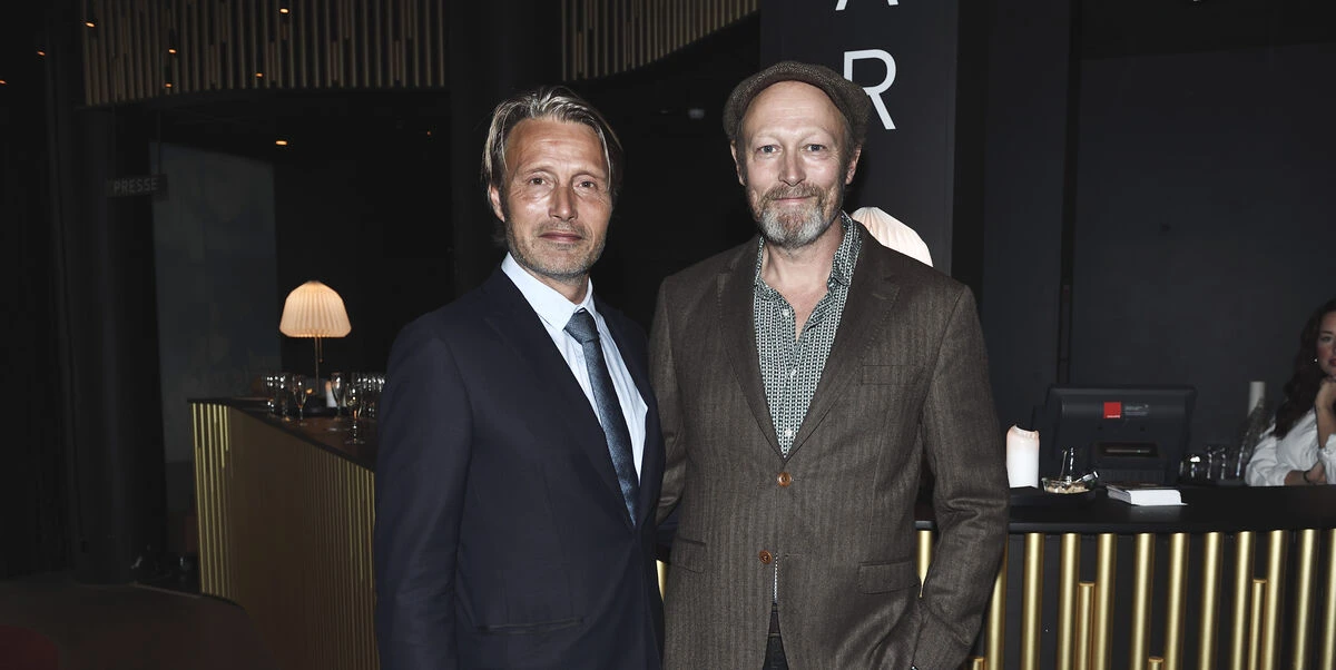 Brødre på godt og ondt: Sådan snød Lars Mikkelsen lillebror, Mads Mikkelsen, for penge