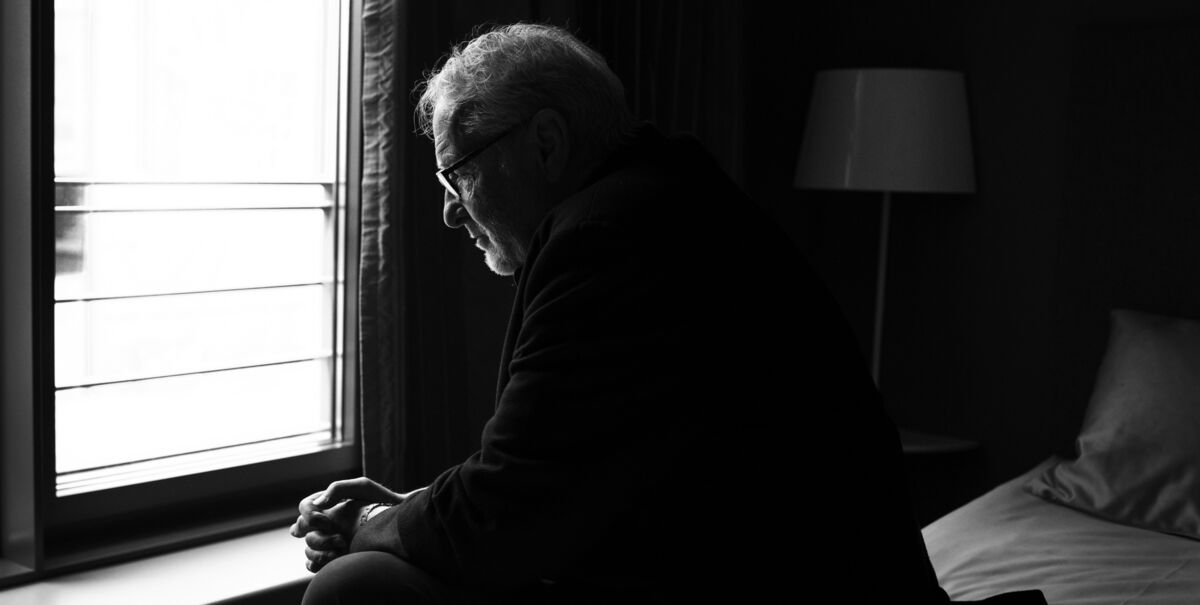 Kort tid efter konens død: Derfor blev Niels Hausgaard mødt af rasende fans