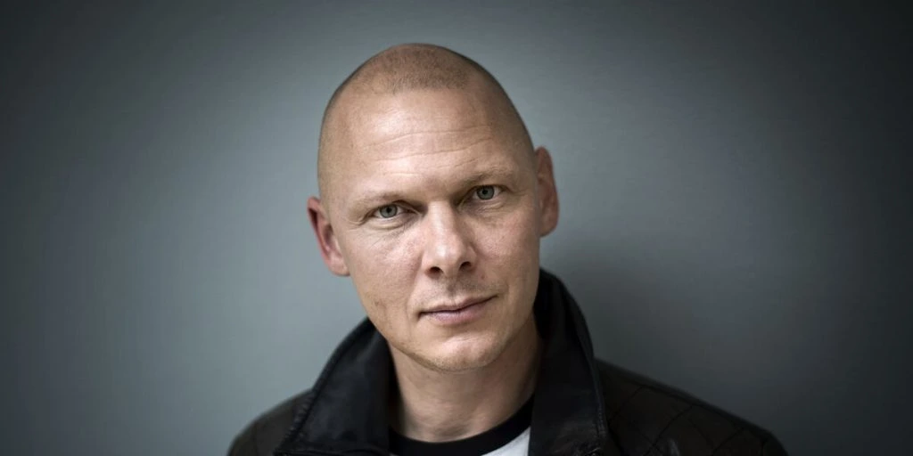 Jim Lyngvild byder til fest og godt humør – og du er inviteret