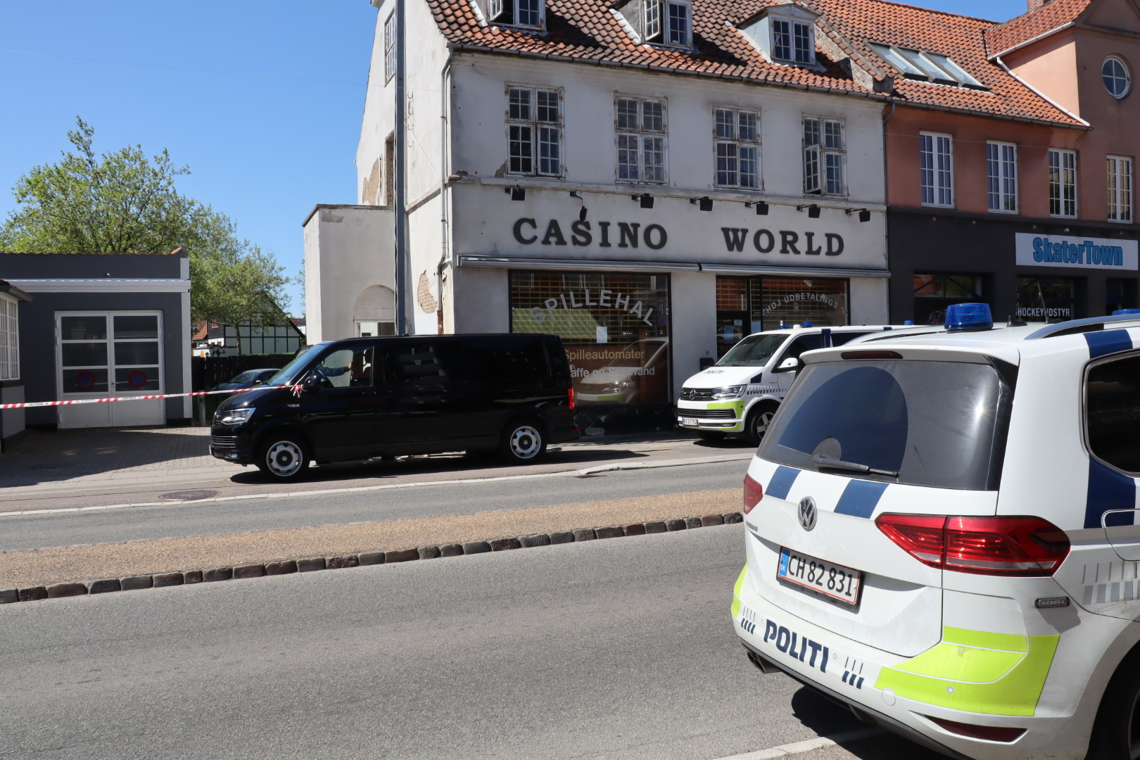 Kvinde faldt fra første sal og ned på gaden i Søborg
