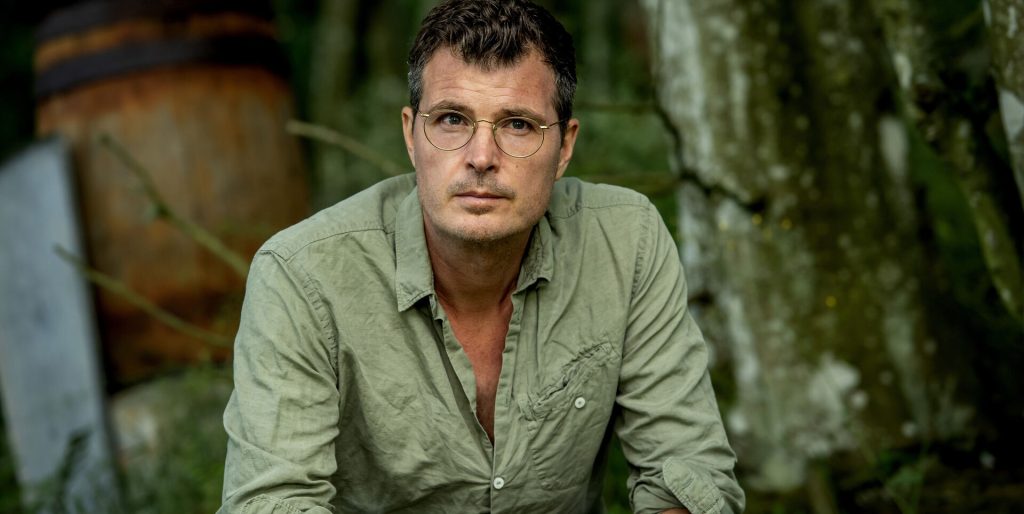 Pelle Hvenegaard forklarer rørende gestus: “Hvis jeg nu ikke er med hele vejen”