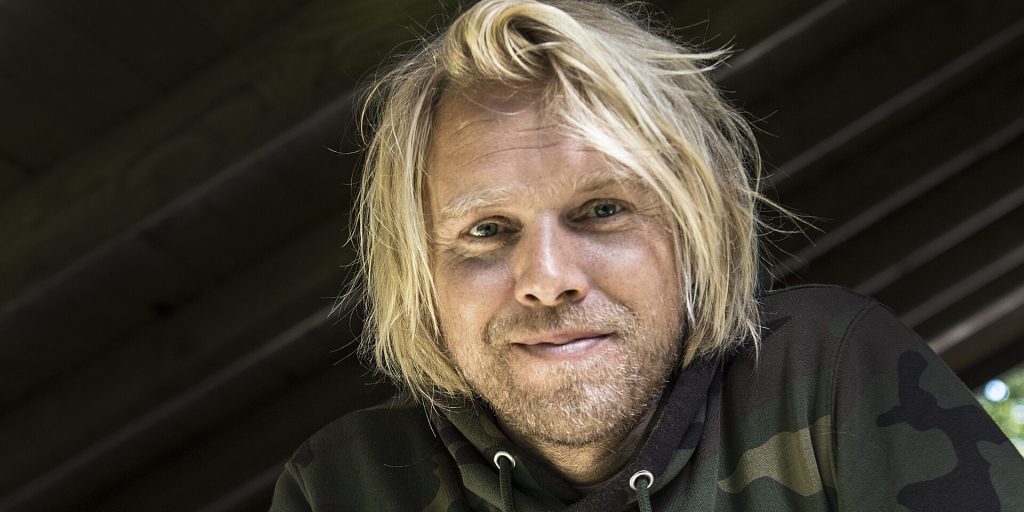 Felix Smith og den 20 år yngre kæreste har taget stort skridt: Nu er det sket