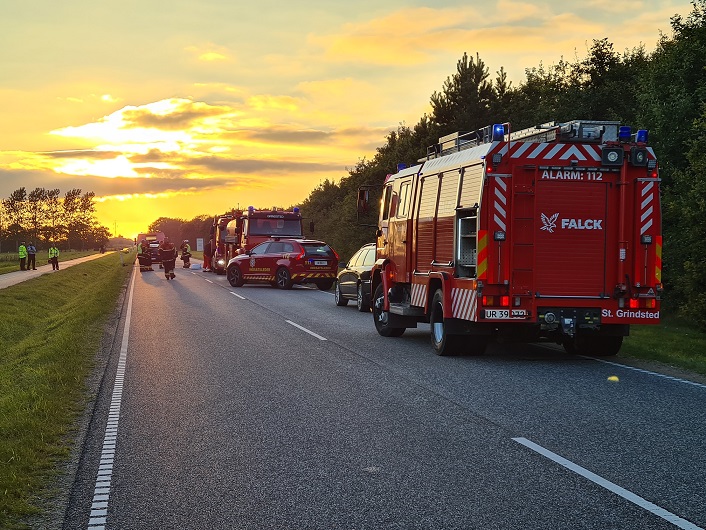 En dræbt og tre tilskadekomne ved landevejsulykke