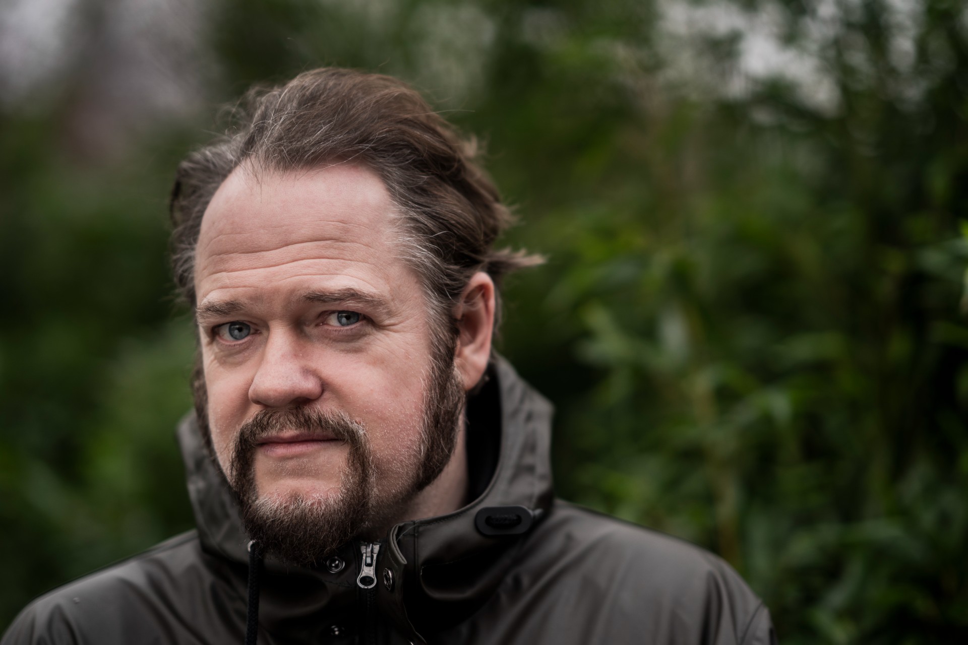 Esben Dalgaard beder følgerne om hjælp: ‘Hvad sker der ske?’