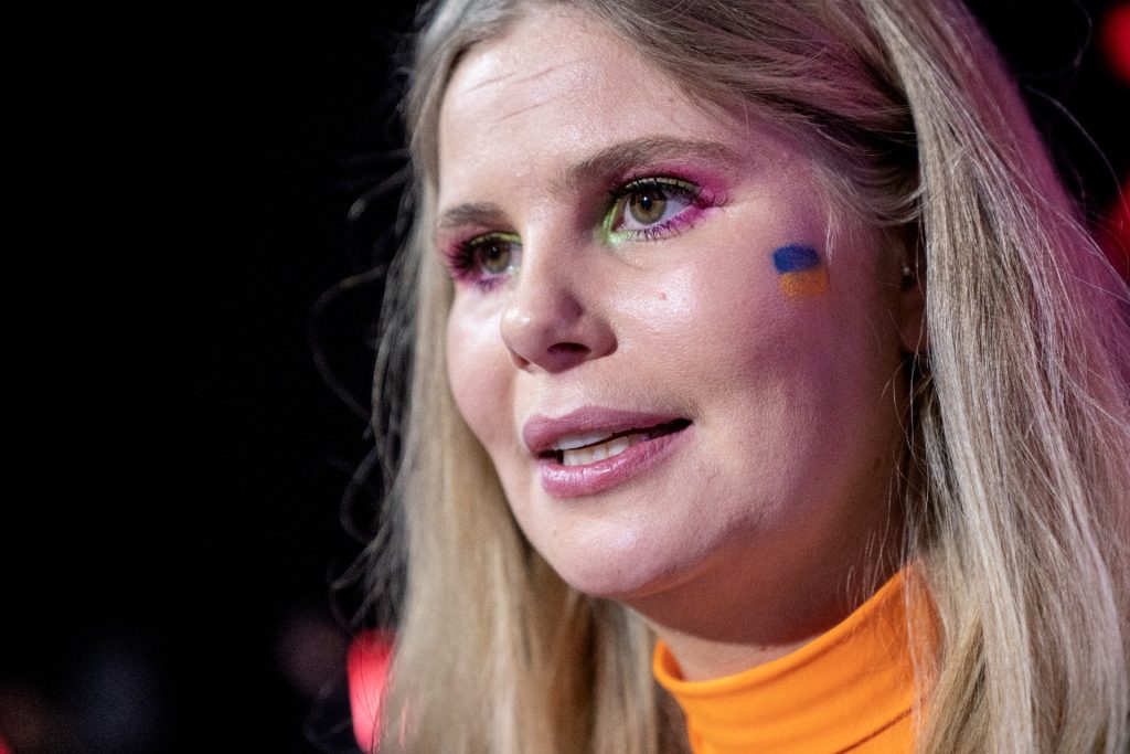Efter kritik: Nu svarer Sofie Linde igen