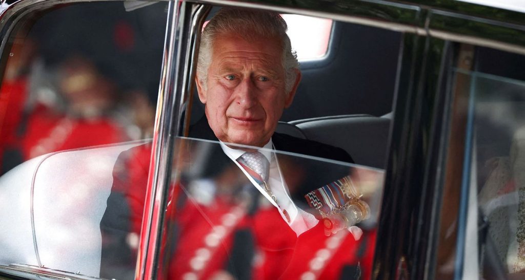 Charles bliver i dag udråbt til konge i den første TV ceremoni