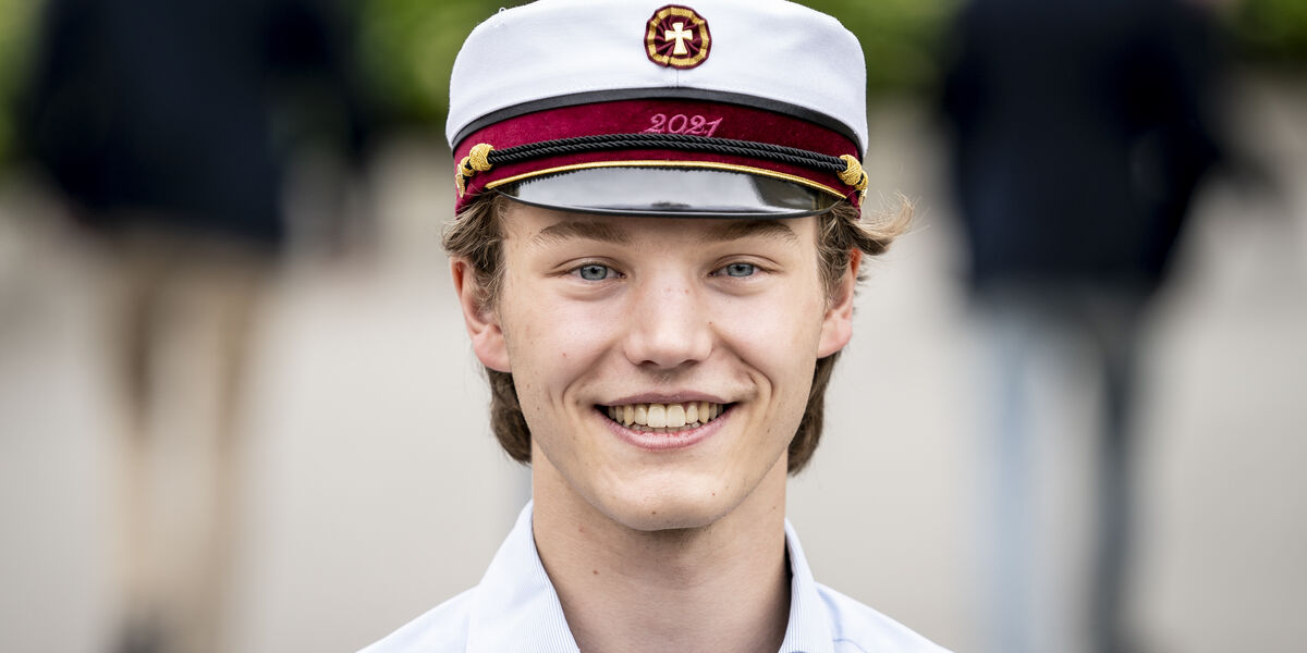 Følger i storebrors fodspor: Grev Felix dropper studiet