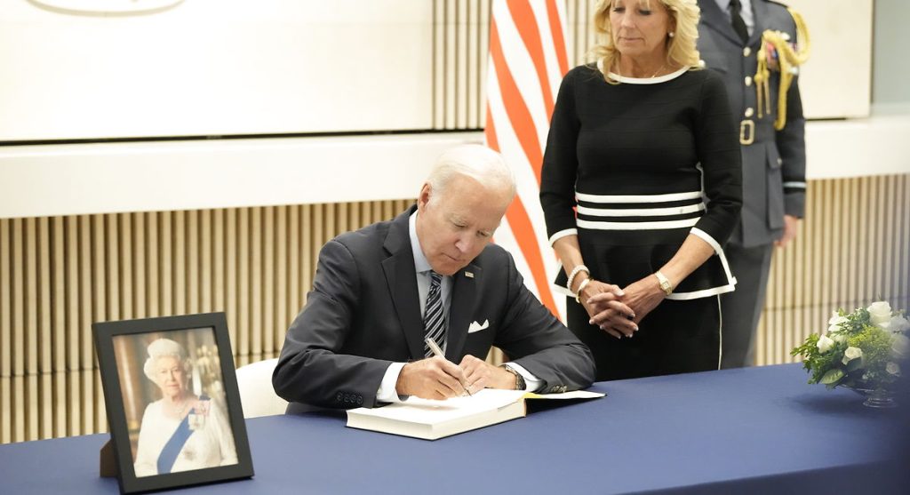 Joe Biden efter dronningens død: Beordrer alle flag på halv indtil hendes begravelse