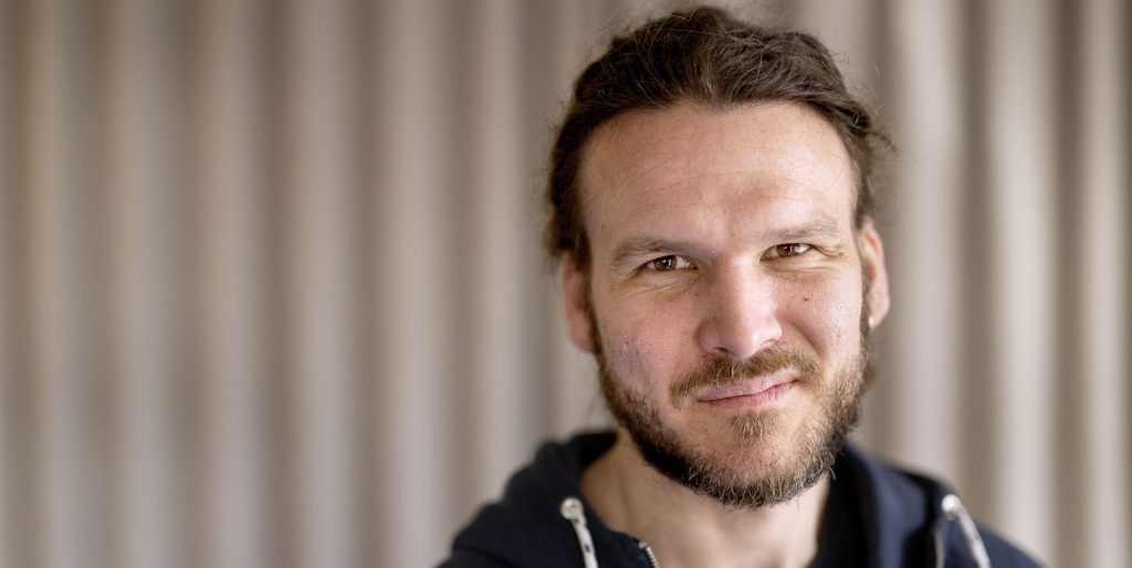 Emil fra ‘Kurs mod fjerne kyster’ og familien tæt på orkan: “Vi slap med skrækken…”