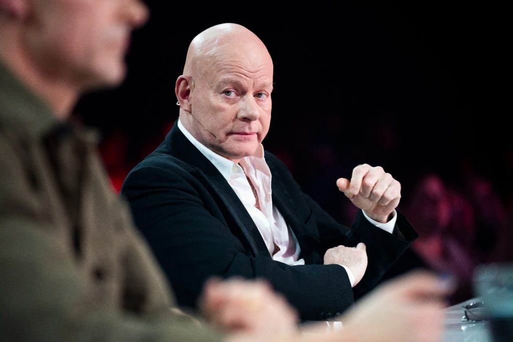 Efter fredagens drama: Nu tager Thomas Blachman bladet fra munden