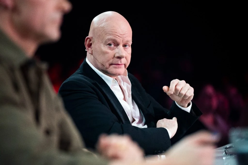 Efter fredagens drama: Nu tager Thomas Blachman bladet fra munden