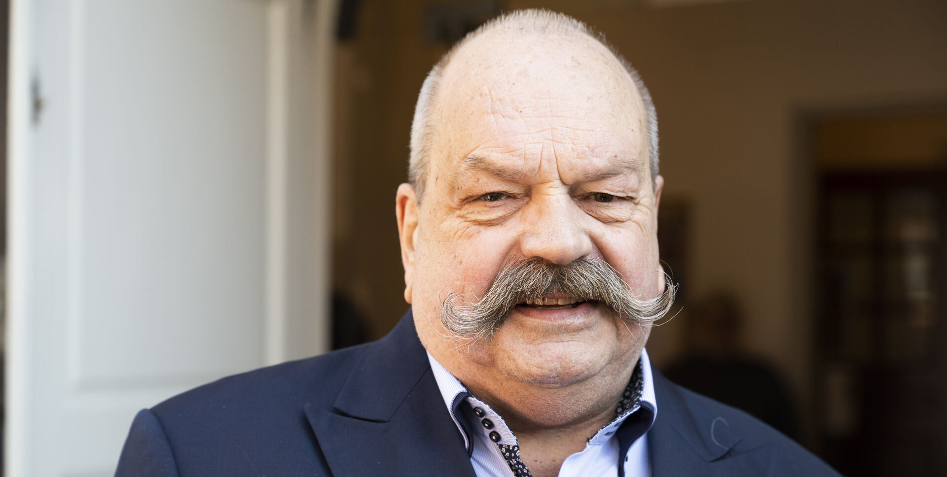 Revyveteranen Flemming Krøll fik bortopereret to tæer: Nu er der igen trist nyt