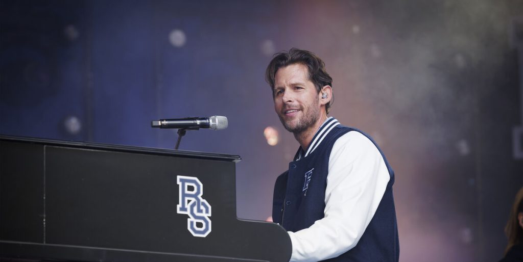 Rasmus Seebach med skjult budskab i ‘Askepot’-sang: Den er dedikeret til…