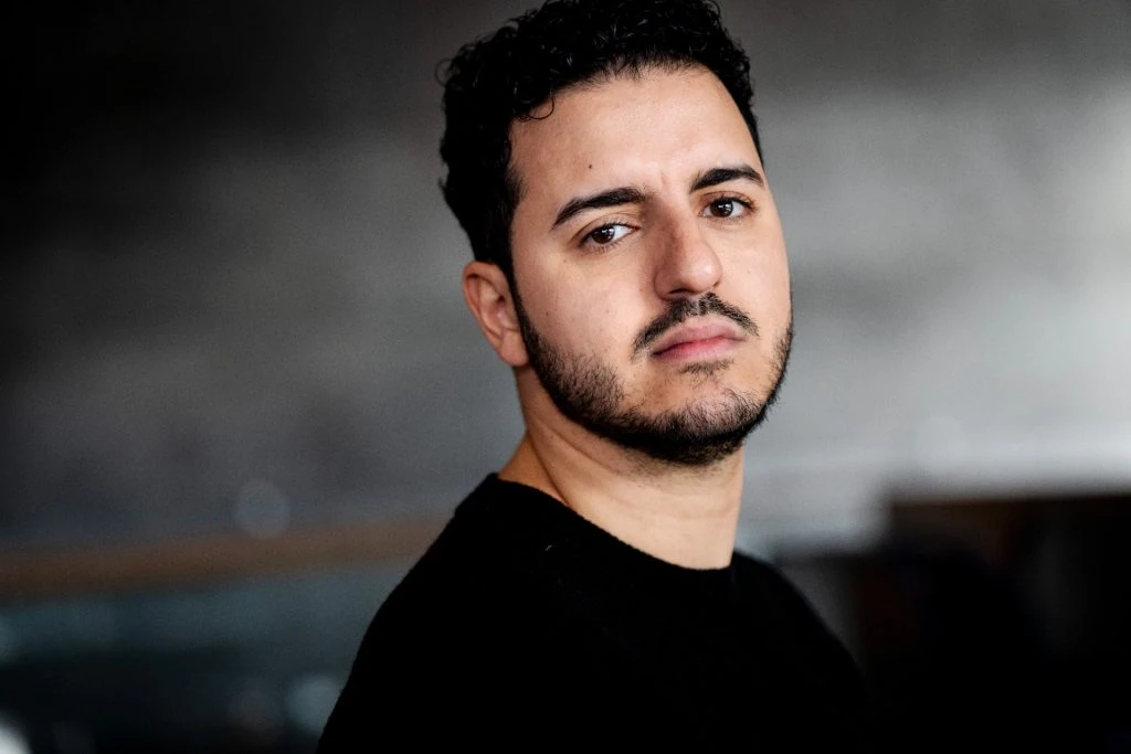 Basim har fundet unik måde at bearbejde sorgen på gennem ‘Johnny’