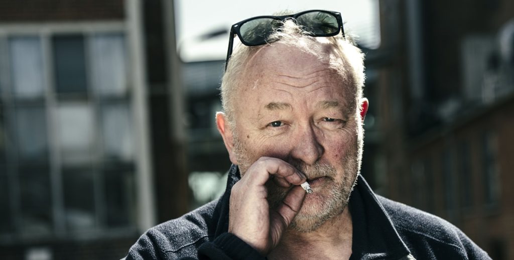 Dansk skuespiller og tv-medvirkende er single: Bare send billeder, damer