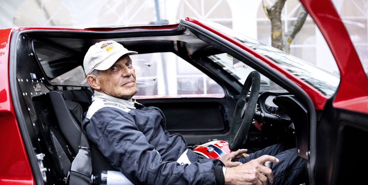 Her er Karsten Rees kendte nabo, der får ham til at se fattig ud