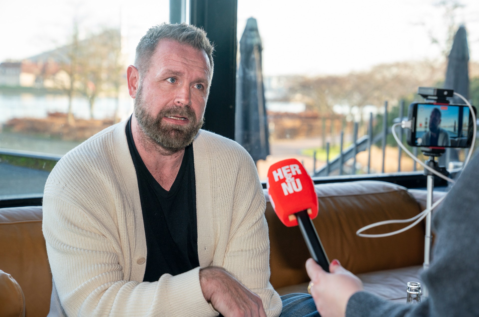TV 2 retter fejl efter kritik: Deltagernes tøj skaber problemer