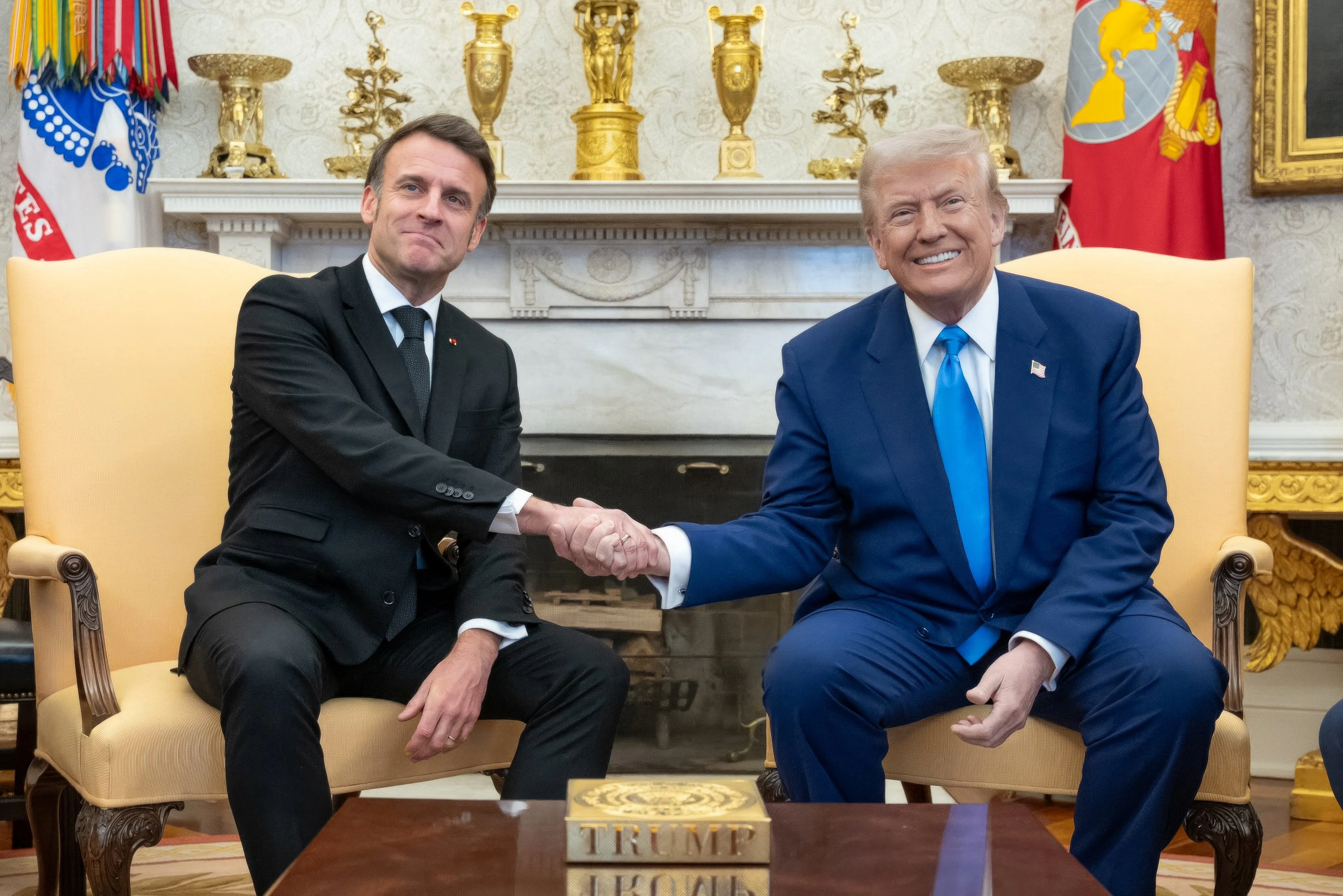 Pressesekretær afslører: Det betyder det blå mærke på Trumps hånd