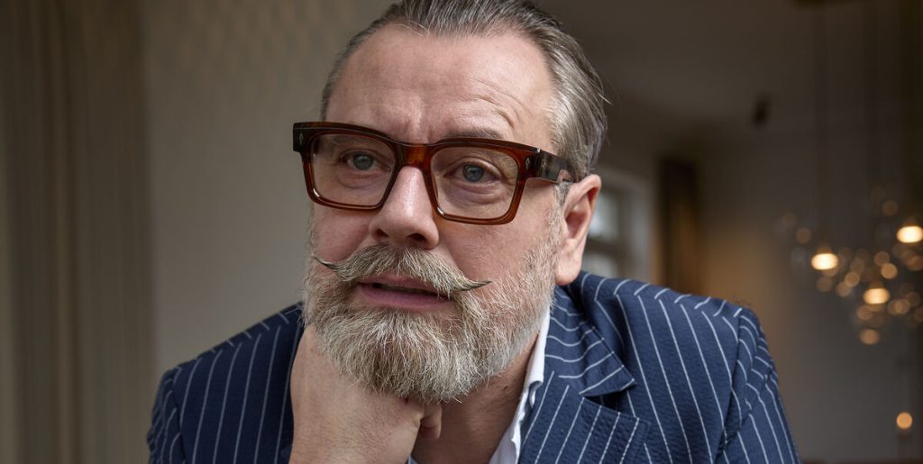 Nu bliver der sat tal på: Så rig er Lars Elbæk