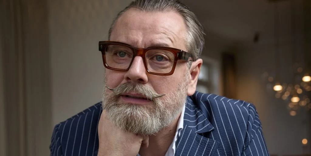 Nu bliver der sat tal på: Så rig er Lars Elbæk