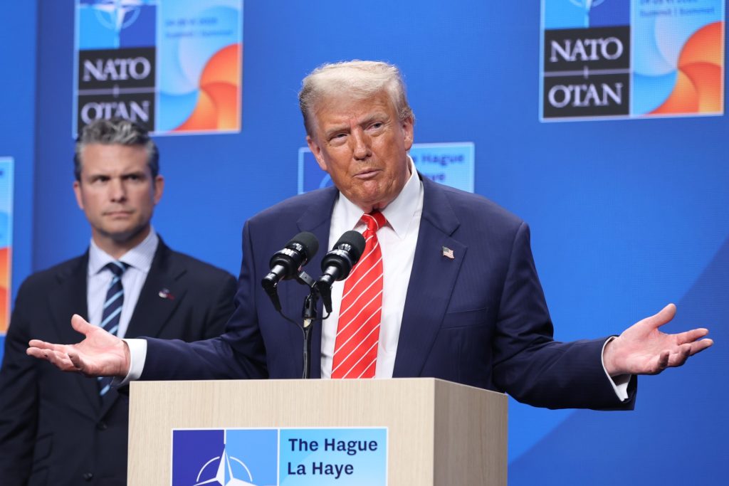 Ukrainsk journalist fik Trump til at standse op: “Hils din mand, okay?”