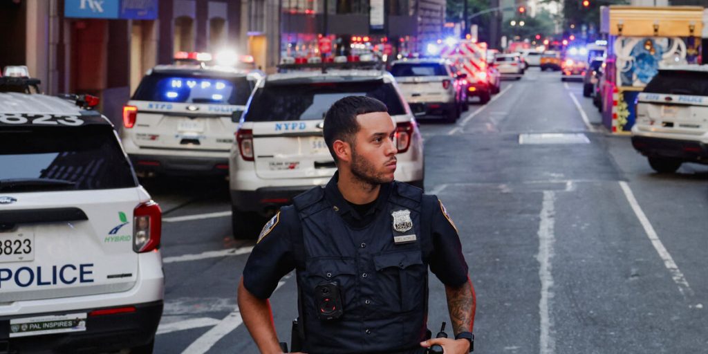 Skyderi i New York: Politibetjent er død