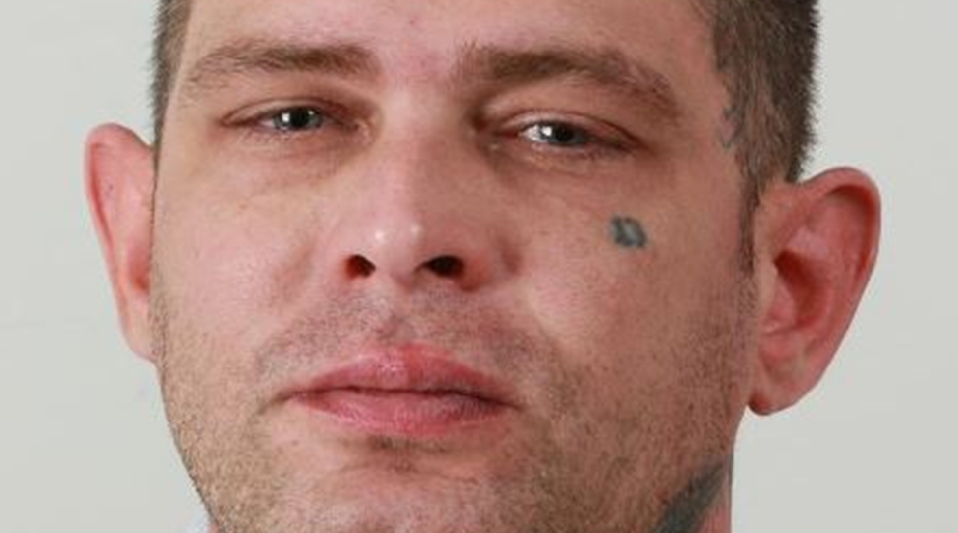 Tre mænd brød ind for at begå hjemmerøveri: Morten er fortsat på fri fod