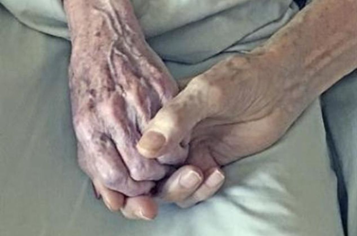 64 år sammen slutter juleaften: Ægtepar dør med få timers mellemrum