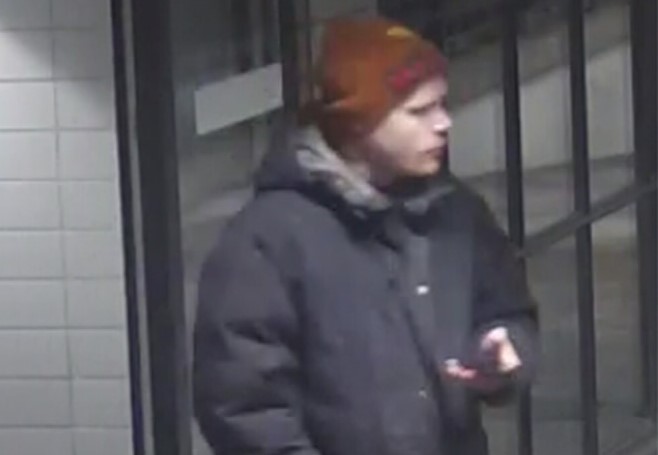 Mand med rød hue efterlyses for voldtægtsforsøg: Overfald stoppet af offerets kæreste