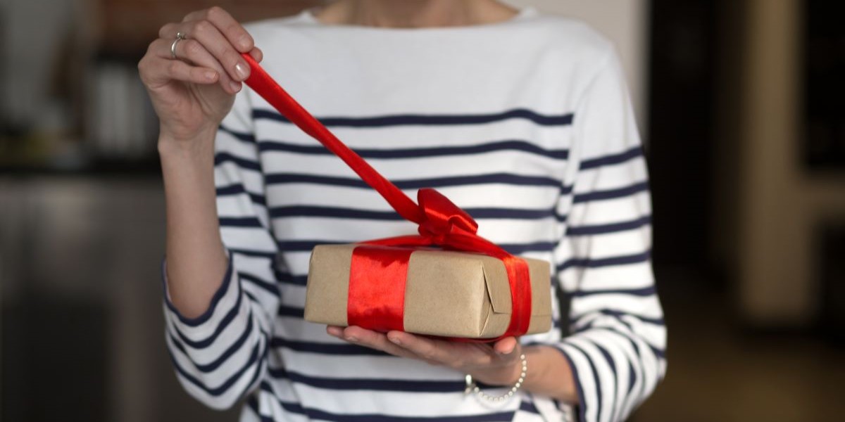 Kvindens kæreste stjal hendes julegave, fordi han havde glemt at købe en til sin egen mor – det endte i kaos