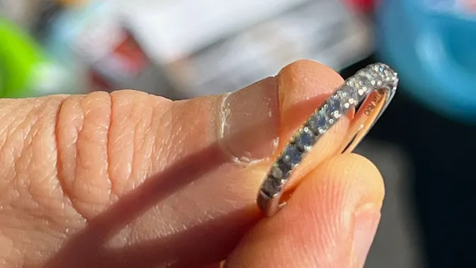 Melanie mistede sin diamantring: Så sker det utænkelige