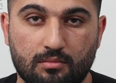 24-årig bandeleder befriet fra psykiatrisk afdeling: Pistoler smuglet ind i æske med kager