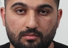 24-årig bandeleder befriet fra psykiatrisk afdeling: Pistoler smuglet ind i æske med kager