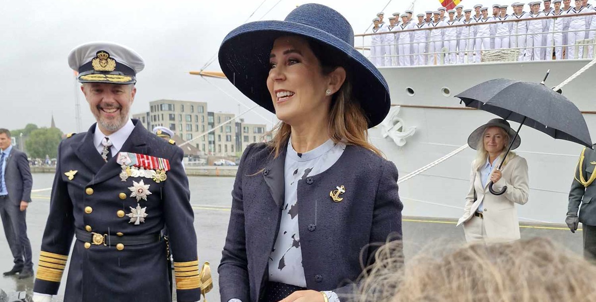 Udlandet Hylder Dronning Mary Udlandet Hylder Dronning Mary